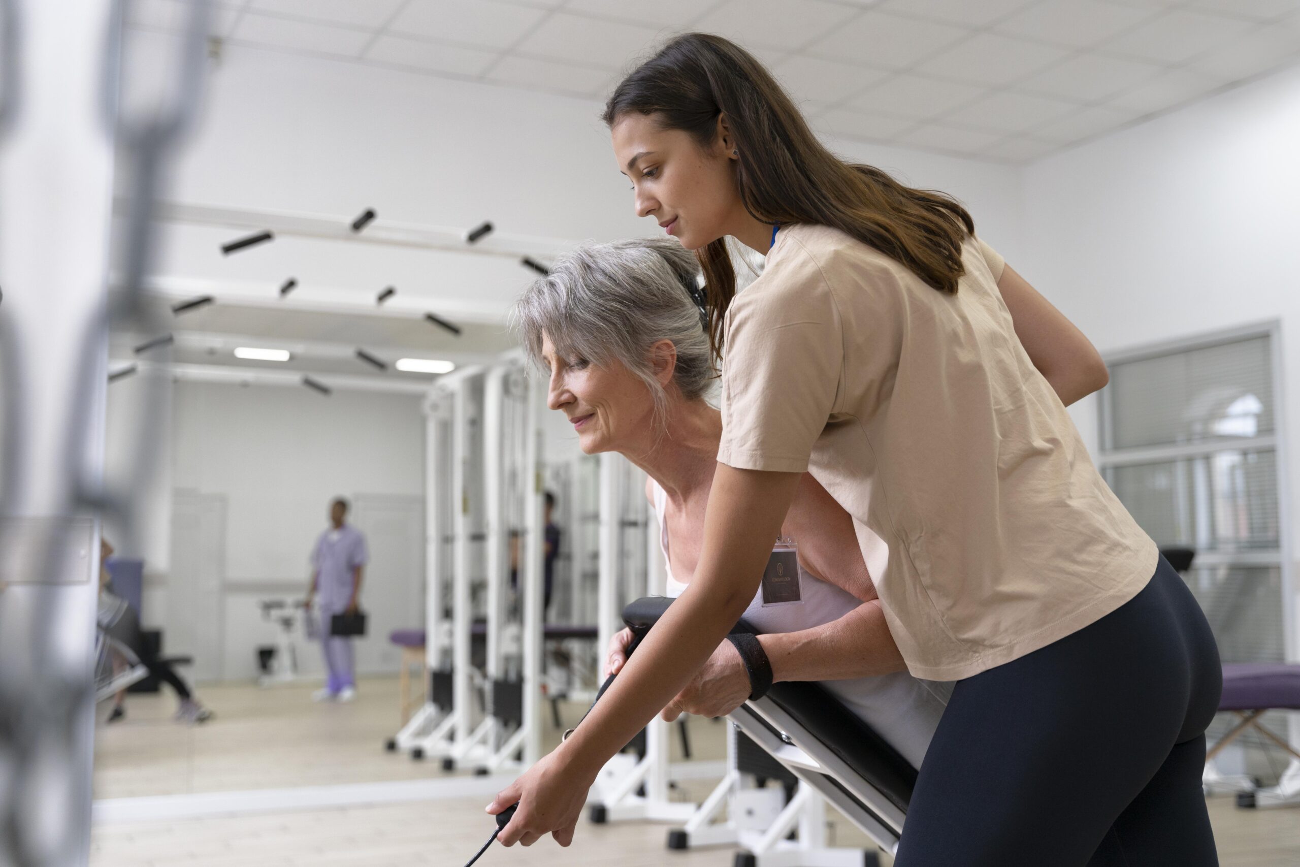 medical-assistant-helping-patient-with-physiotherapy-exercises (1)